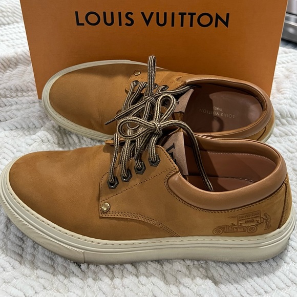 Louis Vuitton Men’s Sneaker. LV men’s size 7 1/2 (9.5 US) - Picture 2 of 11